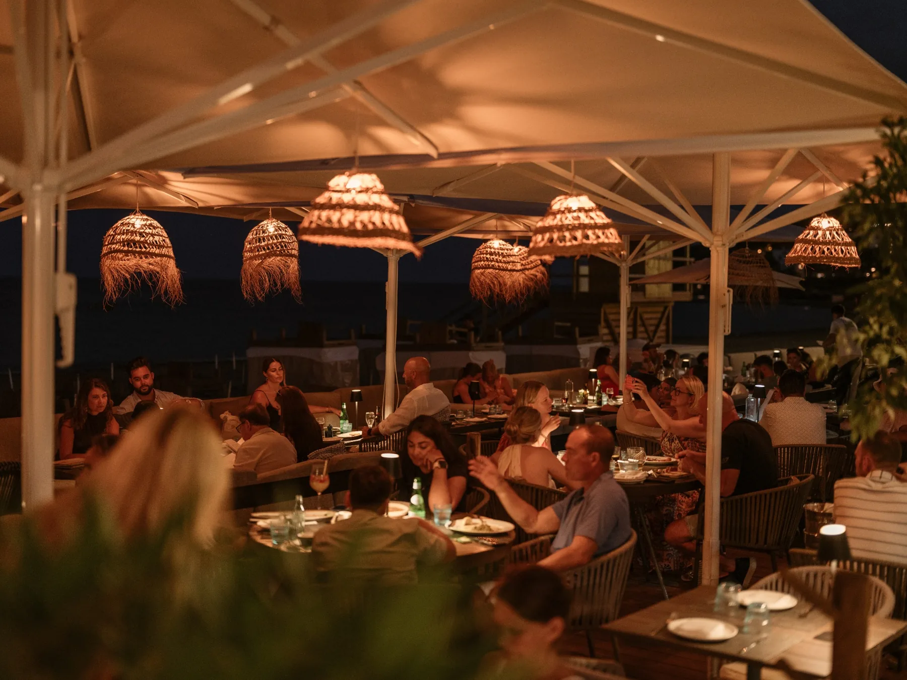 Ambiente al atardecer en Blau Sand Ibiza